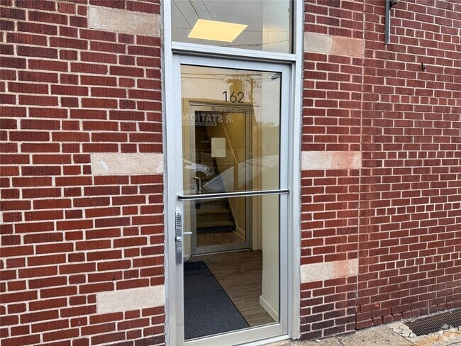 Building Photo - 162 2nd St Unit 4 Rental