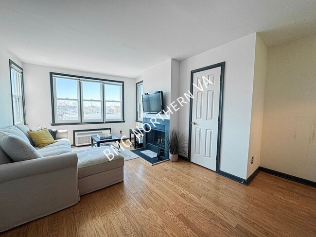 Photo - 3217 Wisconsin Ave NW