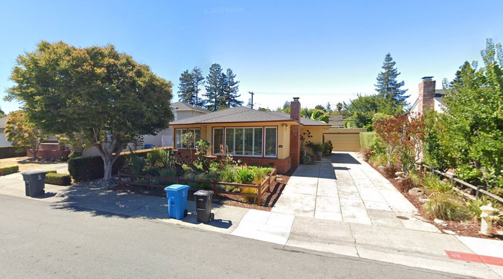 Prime Location !! - Prime Location !! House