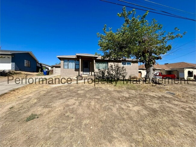 Building Photo - Charming 3 Bed/1 Bath House w/ RBP & Secur...