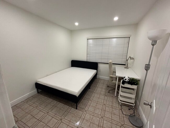 Building Photo - 703 SW 100th Court Cir Rental