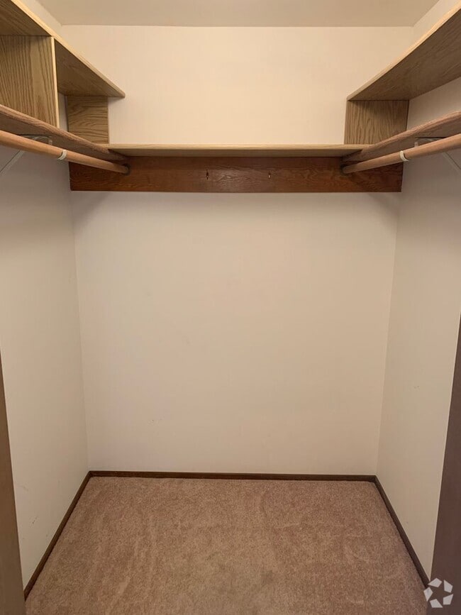 Building Photo - Wonderful Pet Friendly 3 Bedroom Home with...