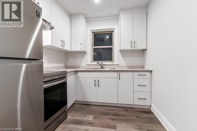 Photo - 598 Upper James St Unit A