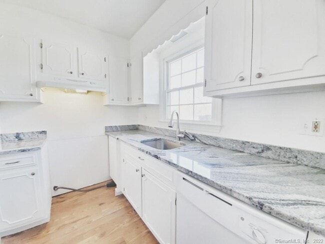 Building Photo - 15 Park St Unit 5