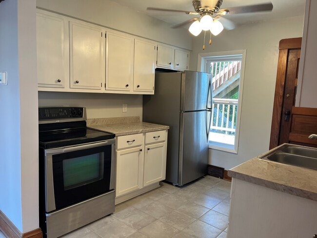 Kitchen - 608 E Cady St Unit Upper