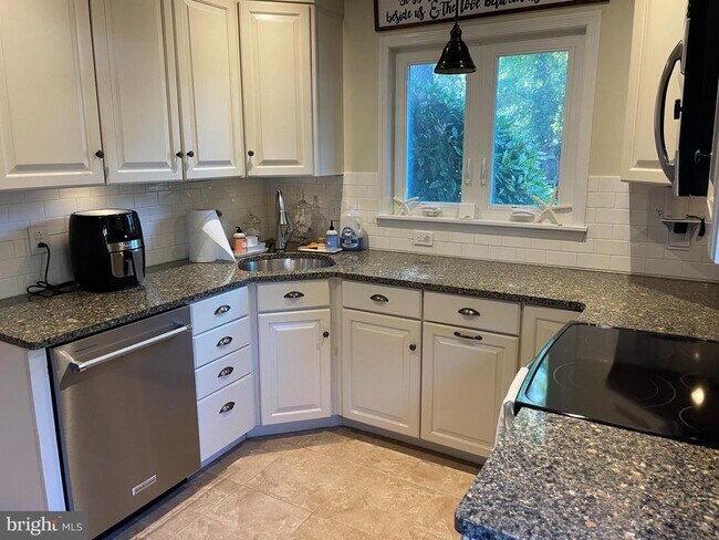 Photo - 1903 Stirrup Ln