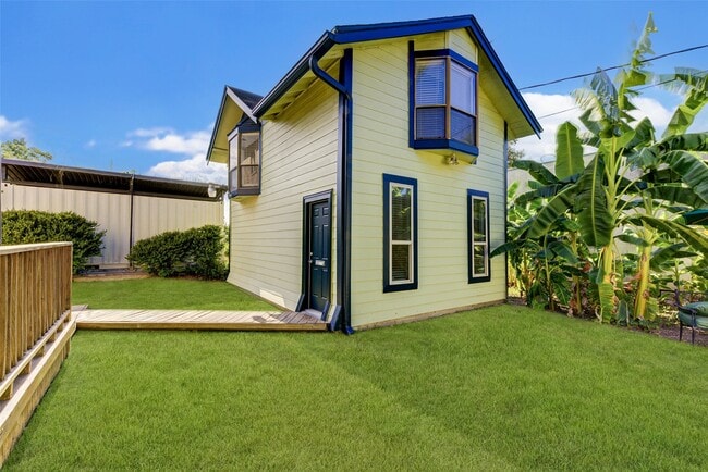 Building Photo - 1516 Bonnie Brae St Unit 1/2