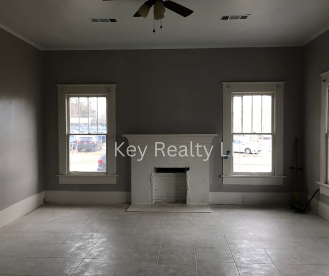 Photo - 2402 Lee St
