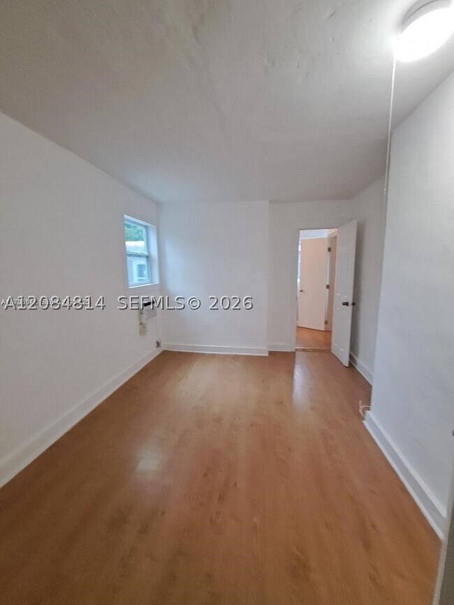217 Southridge Rd Unit Lower Unit