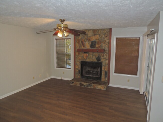 Photo - 1018 Wood Creek Dr