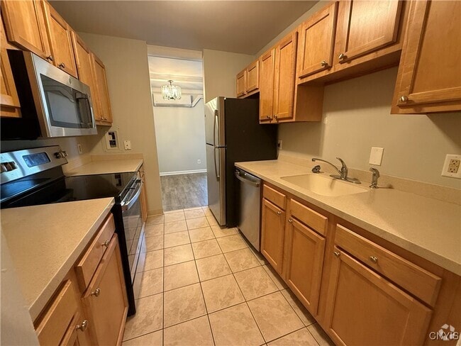 Building Photo - 2410 Oneida St Rental