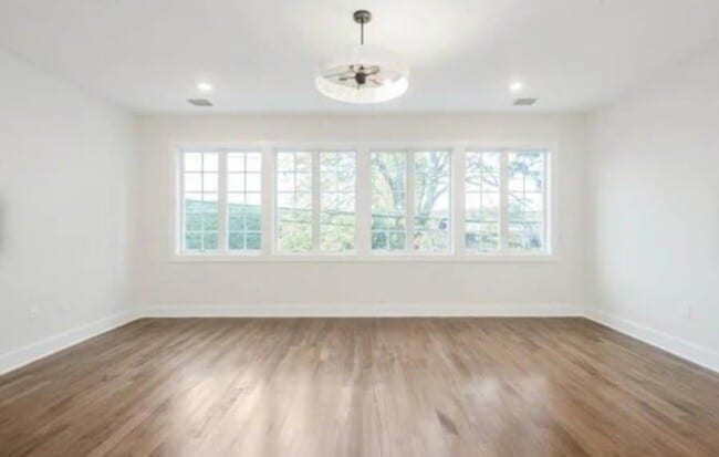 Photo - 142 Maple Ave