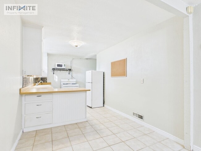 Photo - One Bedroom Apartment in the Heart of Down...