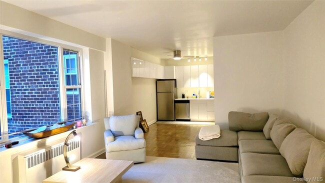 Building Photo - 220 Pelham Rd Unit 3L Rental