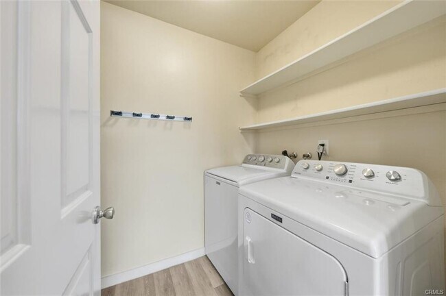 Photo - 4617 E 4th St