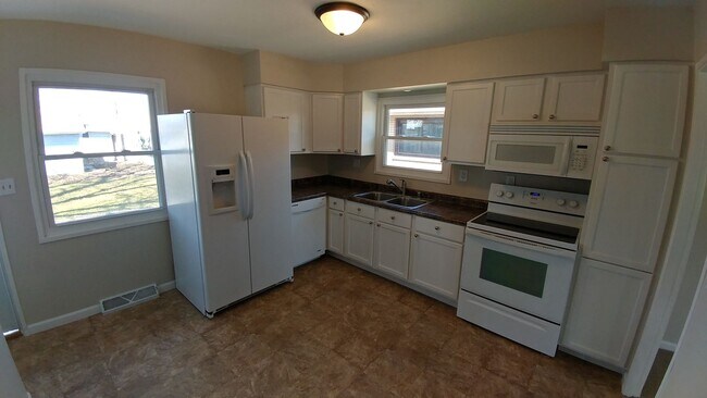 Photo - 3 Bedroom 1 Bath Adorable Cape Cod