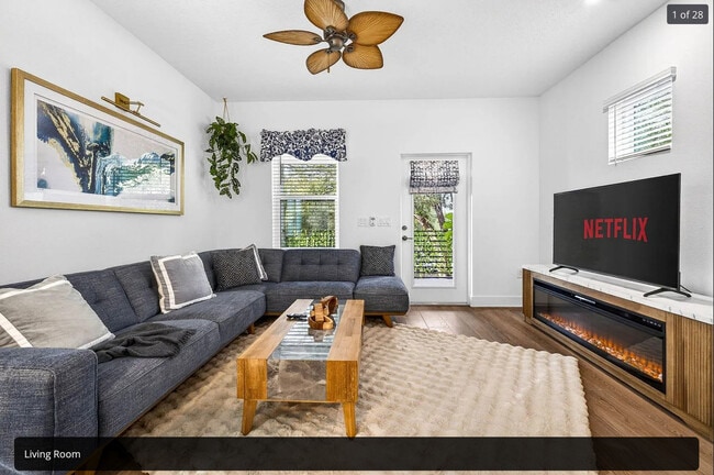 Living room-2nd floor - 1734 W Cherry St Unit A