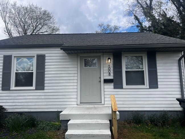 Building Photo - 1008 S 45th St