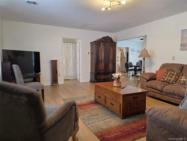 90 W Market St Unit 1