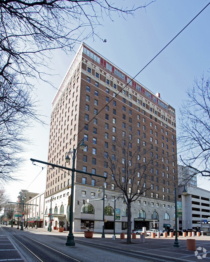 Photo - Claridge House Condominiums