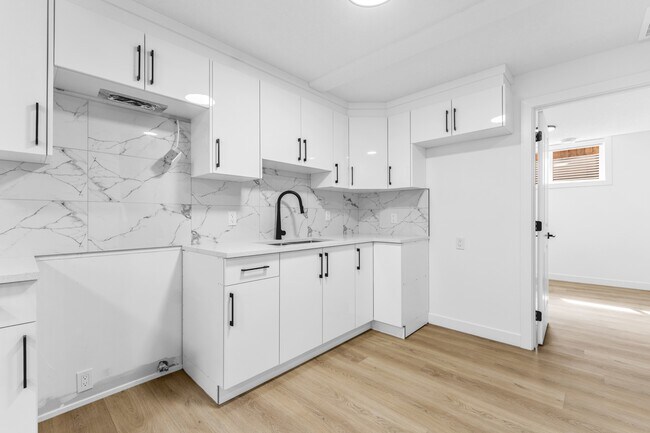 Photo - 11630-BS122 122 St NW Unit 2