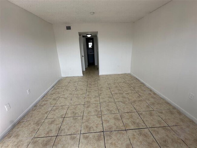Photo - 3710 NW 21st St Unit 208