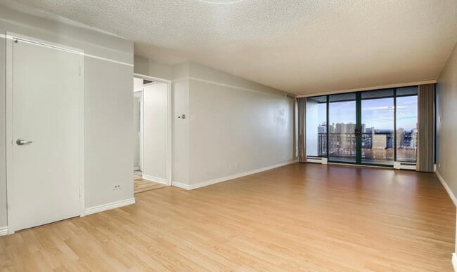 Building Photo - 550 E 12th Ave Unit 905