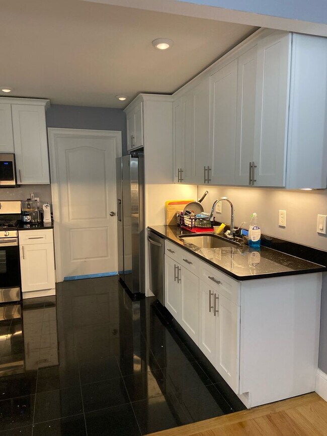 Photo - Huge 8 bedroom 9 bathroom apartment near B...