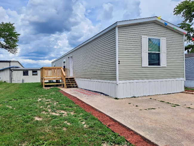 Building Photo - 2 2nd St