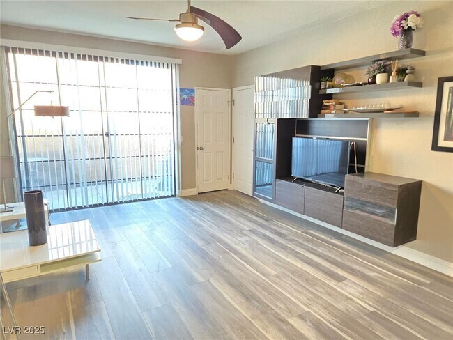 Photo - 5154 S Jones Blvd Unidad 102