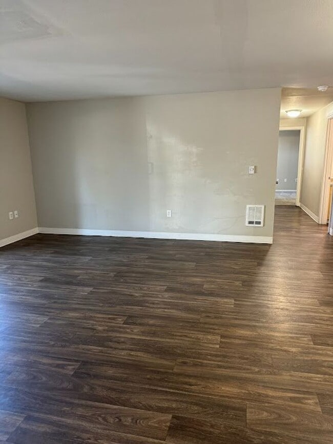 Photo - A New Wave of Living Here At Powell Court ... Unidad 65