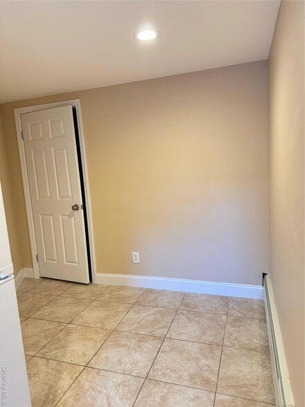 Photo - 1019 E 230th St Unit gd floor