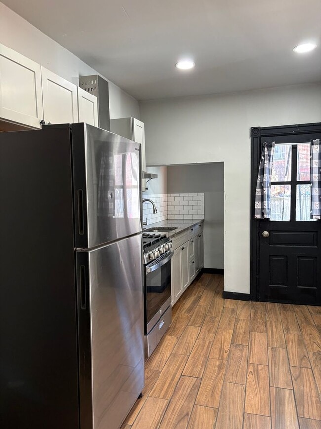 Photo - 948 W Maple St