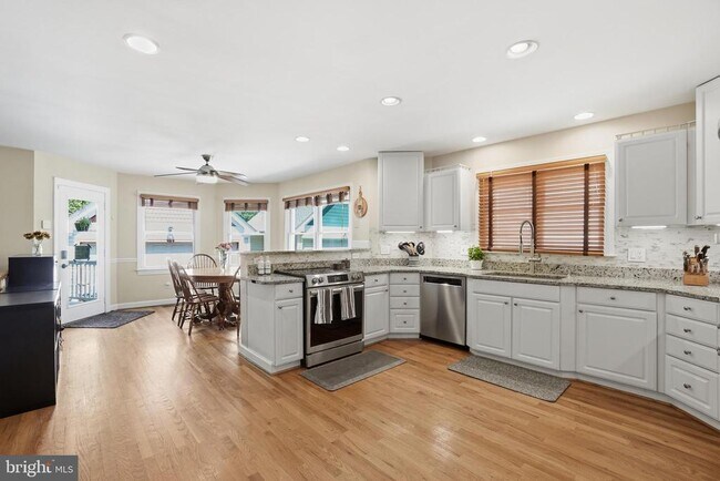 Photo - 311 N Lee St