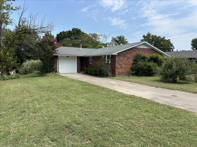 Building Photo - 1403 E University Ave Rental