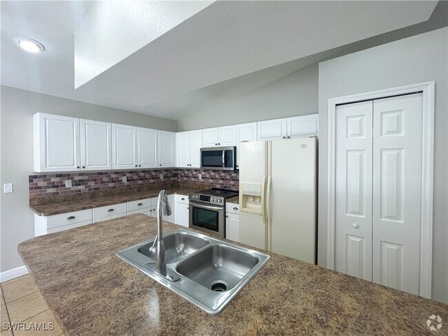 Building Photo - 309 NE 24th Ave Rental