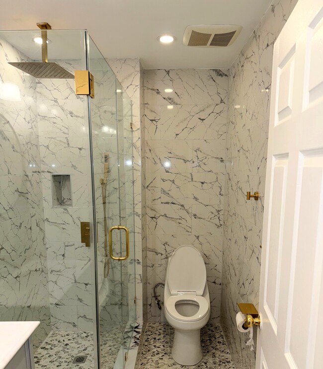 Building Photo - 446A Hancock St Unit #3