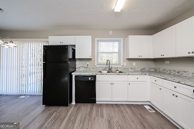 Photo - 4975 Manor Dr SW