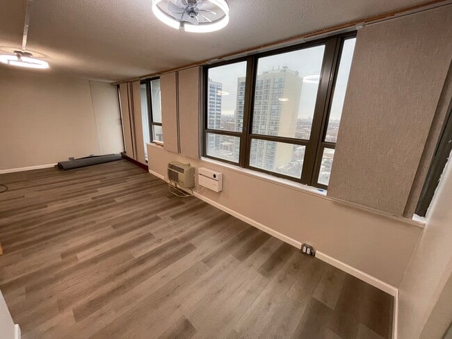 Photo - 2740 N Pine Grove Ave