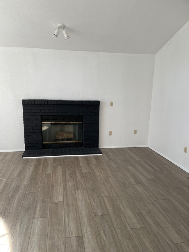 Photo - 1915 157th St E