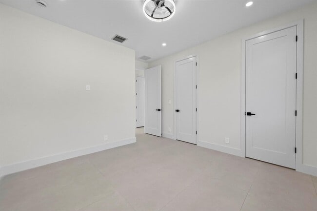 Photo - 621 NW 42nd Ave