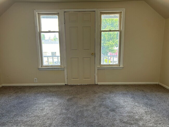 Photo - 3008 E Rowan Ave Apartamento Unidad #2