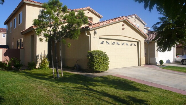 Building Photo - Must See!! Beautiful 4 BD, 3 BA Home In The Great Neighborhood Of Ocean View Hills- San Diego