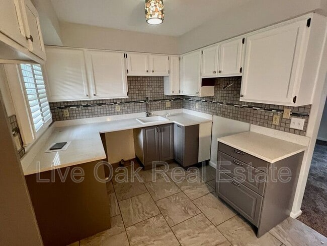 Photo - 103 N Thalia Road