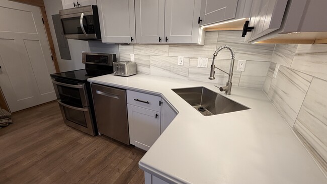Photo - 1807 Creekwood Dr