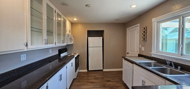 Photo - Beautiful 3 bedroom, 1 bath home for rent