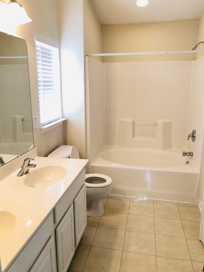 Photo - 232 Broadgait Brae Road