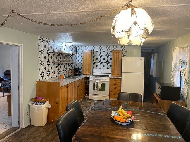 Photo - 890 Navajo Twins Dr