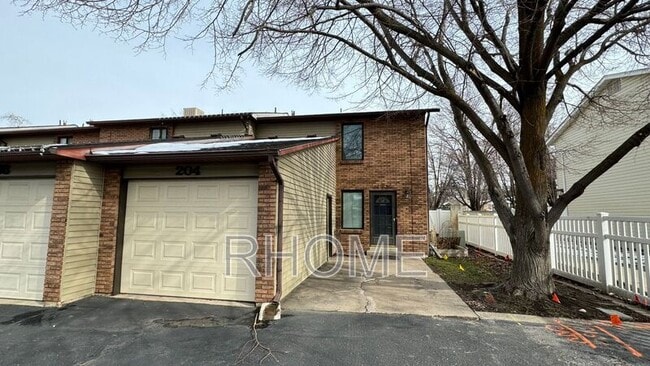 Building Photo - 204 E 735 S Unit #32