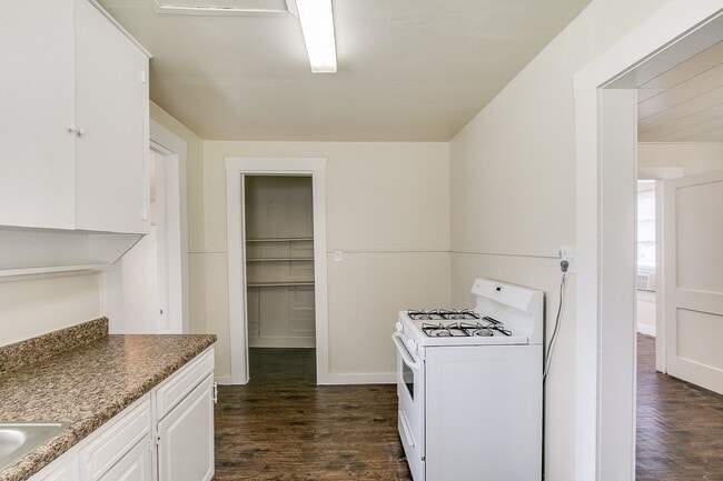 Photo - 8402 Brockton St